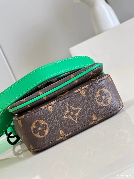 First bag LOUIS VERTICAL WALLET VUITTON S-LOCK WEARABLE 0814